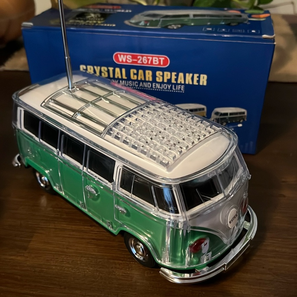 NIB Wireless Bluetooth Car Speaker